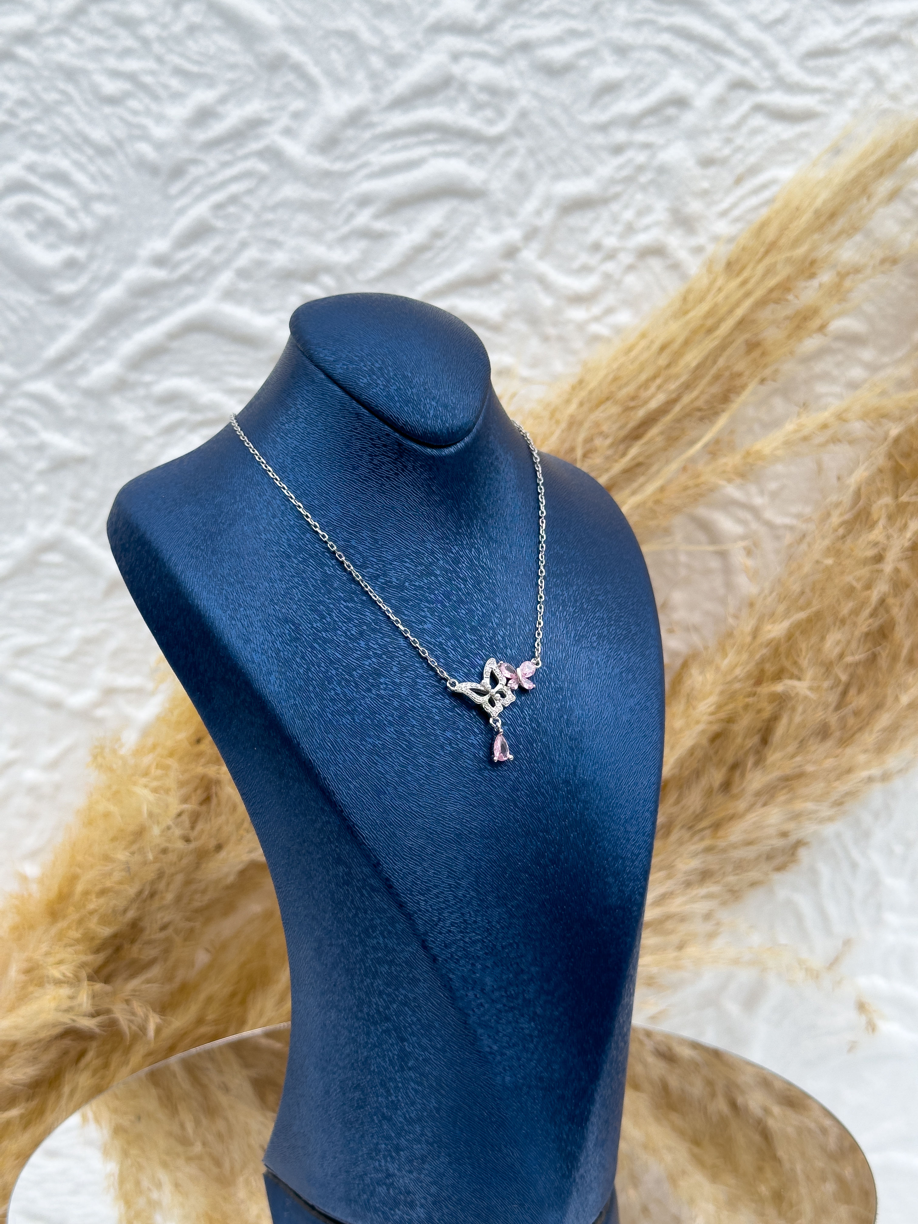 925 Ayar Gümüş Pembe Kuvars Taşlı Kelebek Motifli Kadın Kolye